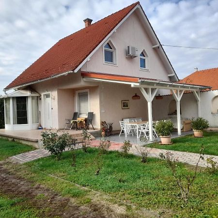 Gesztenyes Vendeghaz Harkany Exterior photo